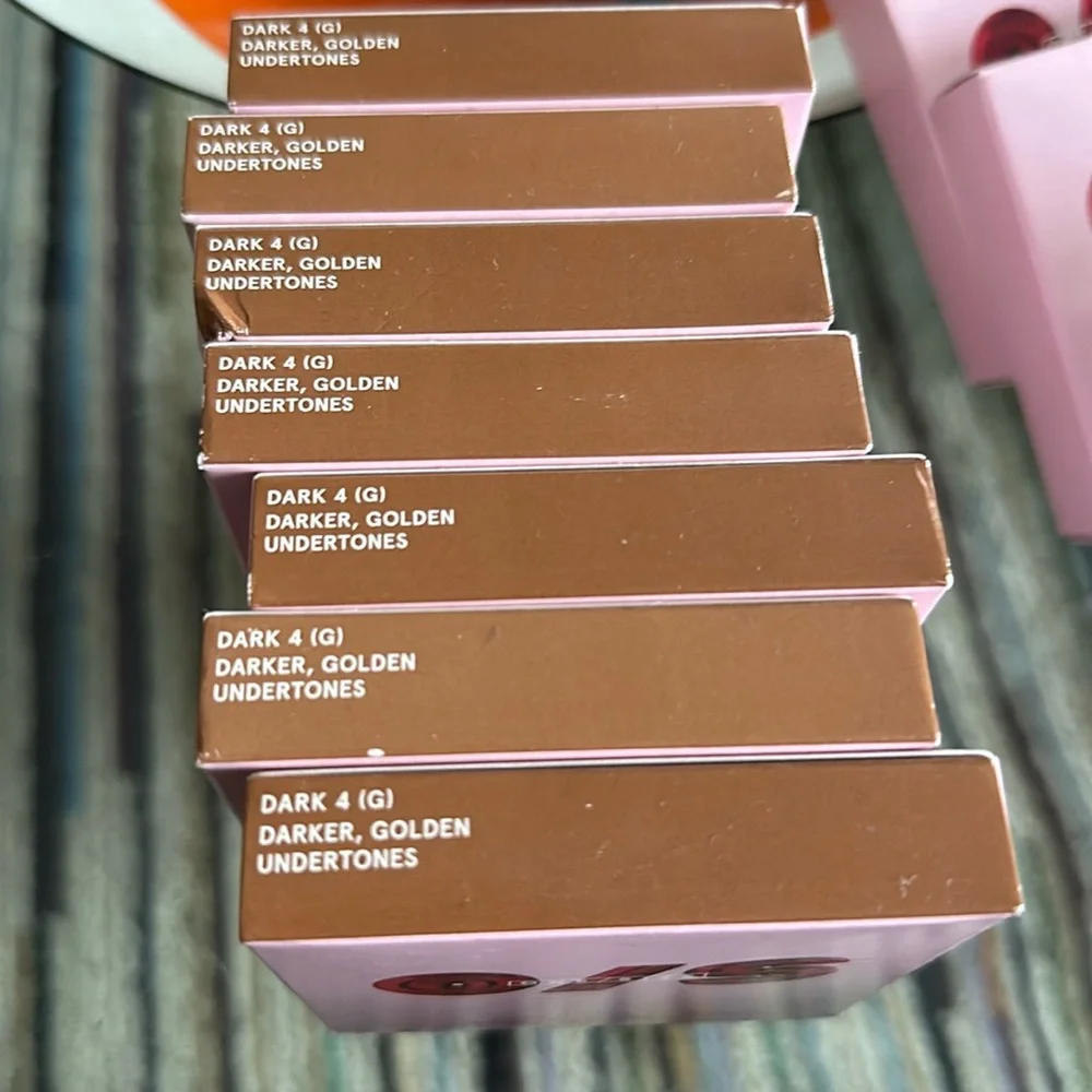 One Size O/S Powder Foundation Dark 4 Turn Up The Base